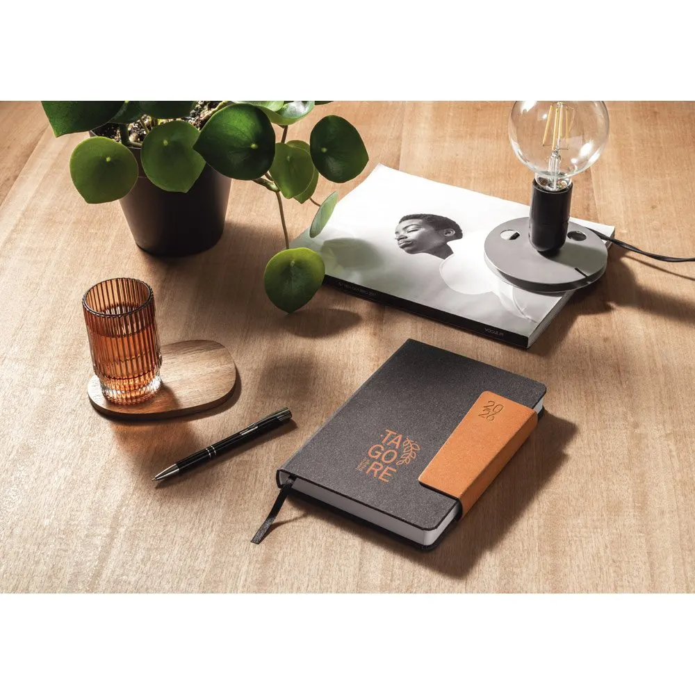 Agenda A5 em pele (58% reciclada)