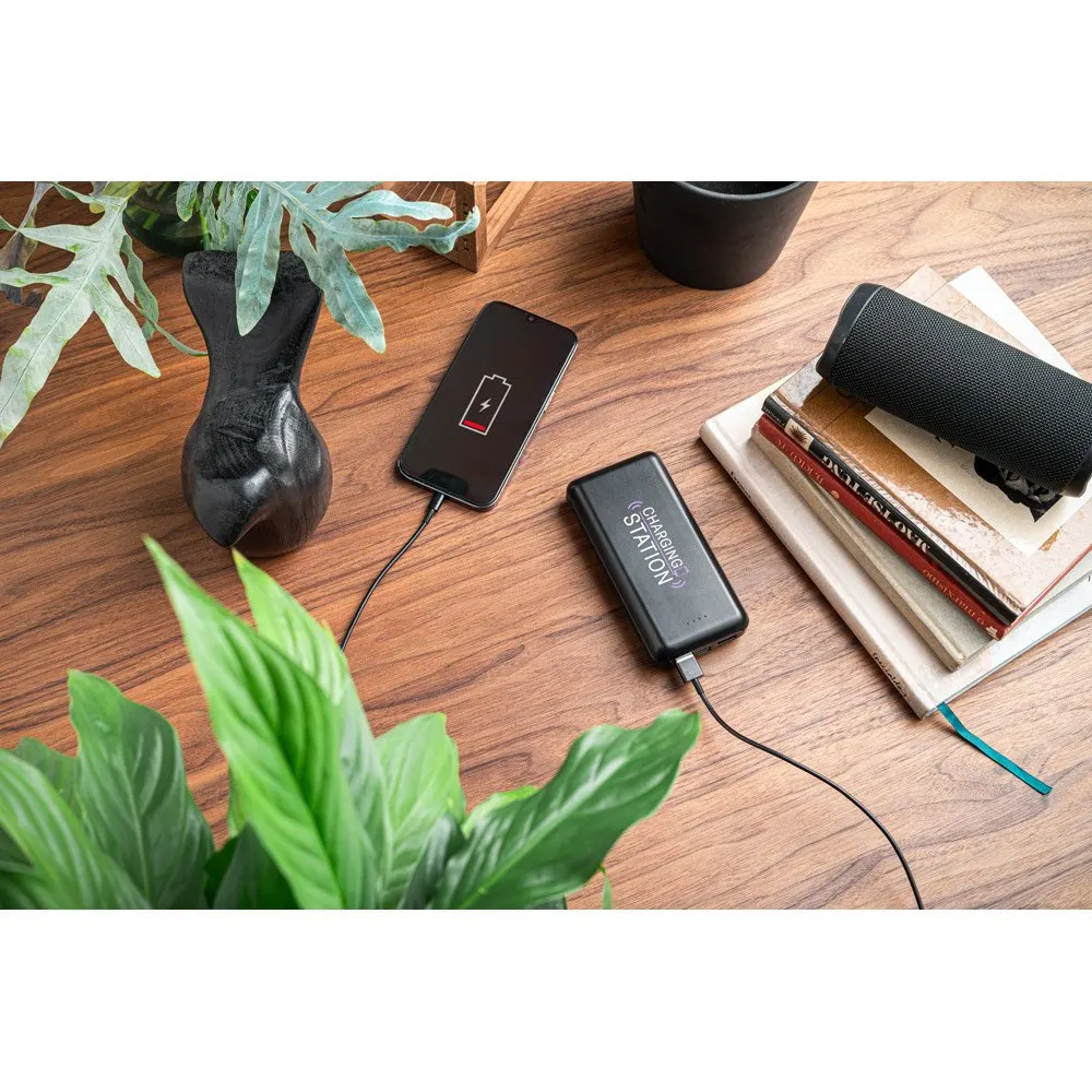 Bateria portátil em ABS 100% reciclado e capacidade de 20’000 mAh