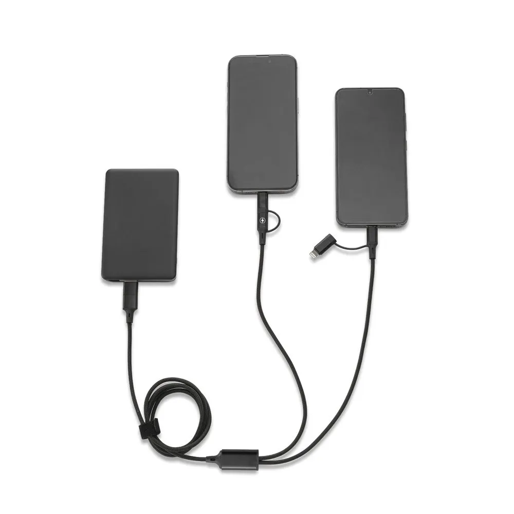 Cabo USB super-rápido 6 em 1 em alumínio 20% reciclado e PET 4% reciclado, permitindo a tranferência de dados