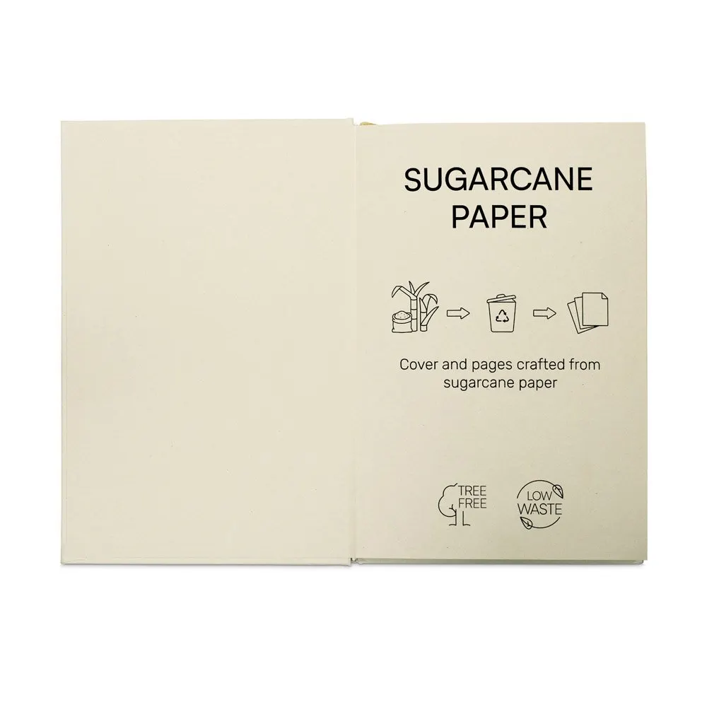 Caderno A5 de capa dura em papel à base de cana-de-açúcar (80% polpa da cana-de-açúcar) com 160 páginas pautadas