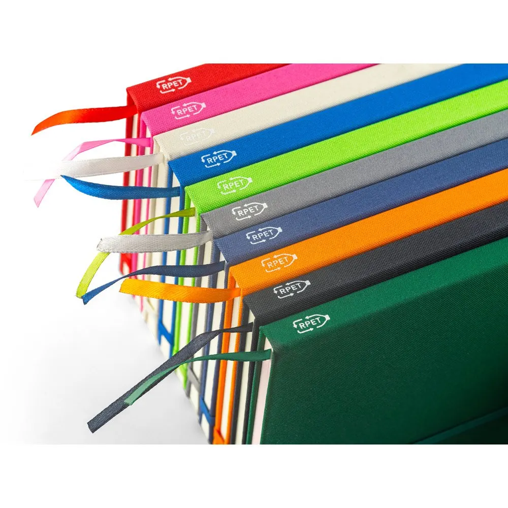Caderno A5 de capa dura em PET 100% reciclado com 160 páginas pautadas recicladas