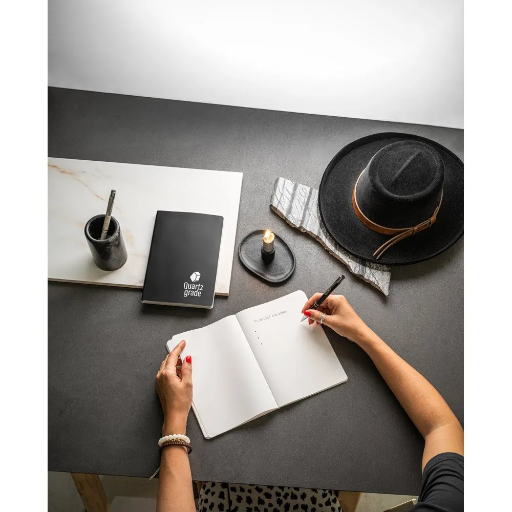 Caderno A5 de capa flexível em papel pedra (620g/m²)