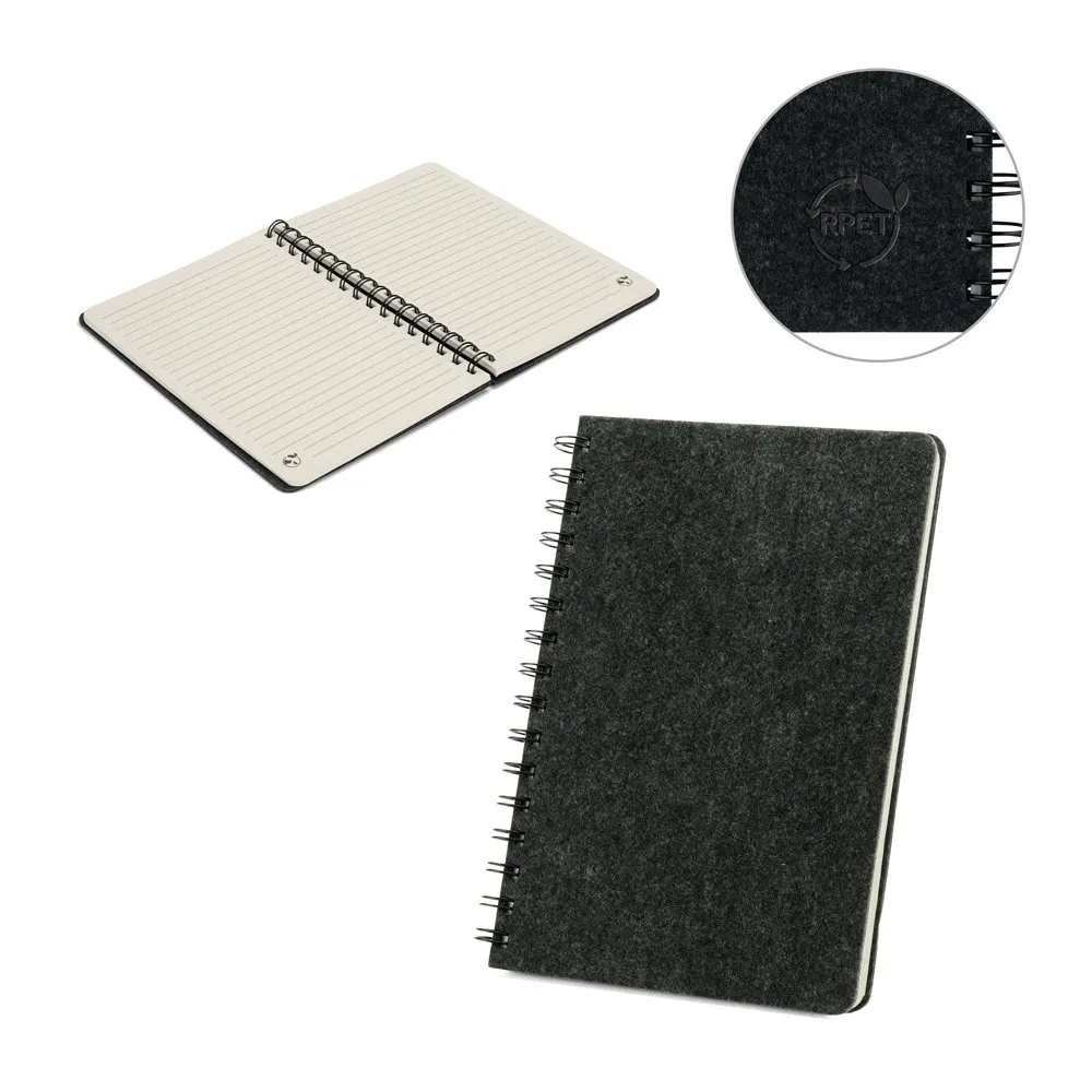 Caderno A5 de capa semi-rígida em feltro 100% reciclado, com argolas e 160 páginas pautadas