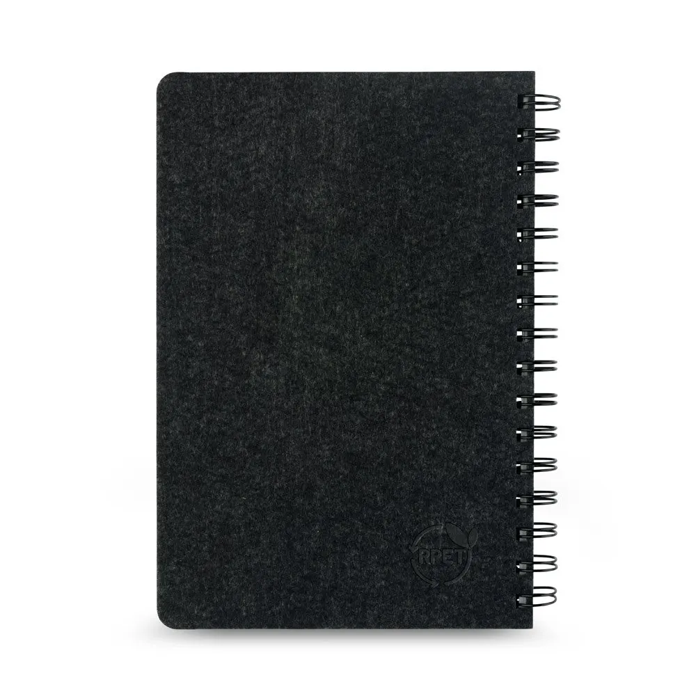 Caderno A5 de capa semi-rígida em feltro 100% reciclado, com argolas e 160 páginas pautadas