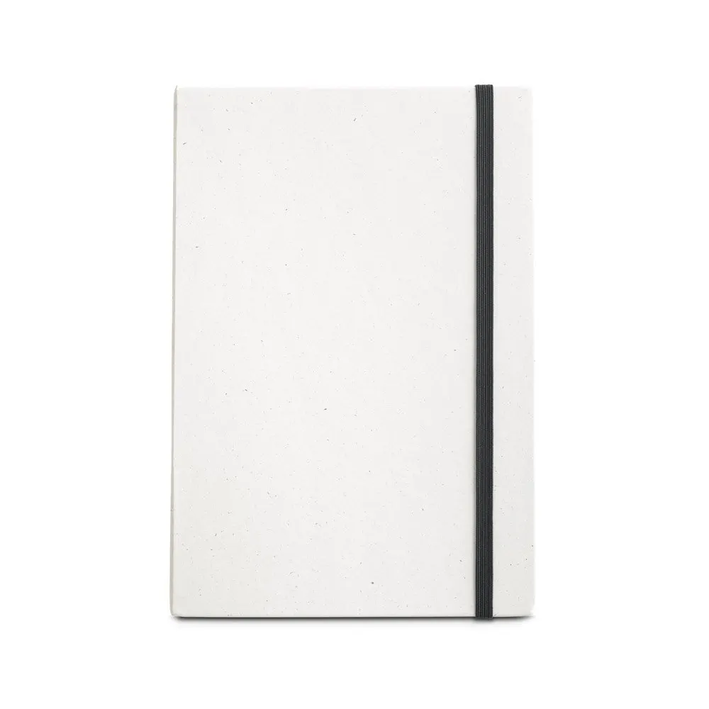 Caderno A5,produzido através de pacotes de leite reciclados com folhas pautadas recicladas, com 160 páginas pautadas recicladas