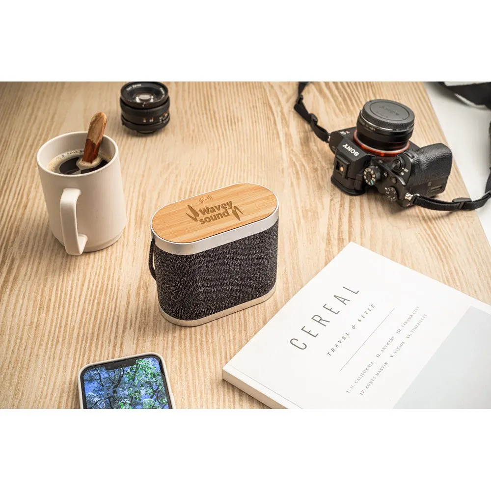 Caixa de som de 15W com carregador wireless super-rápido 15W e 2h de autonomia em bambu e PET 100% reciclado