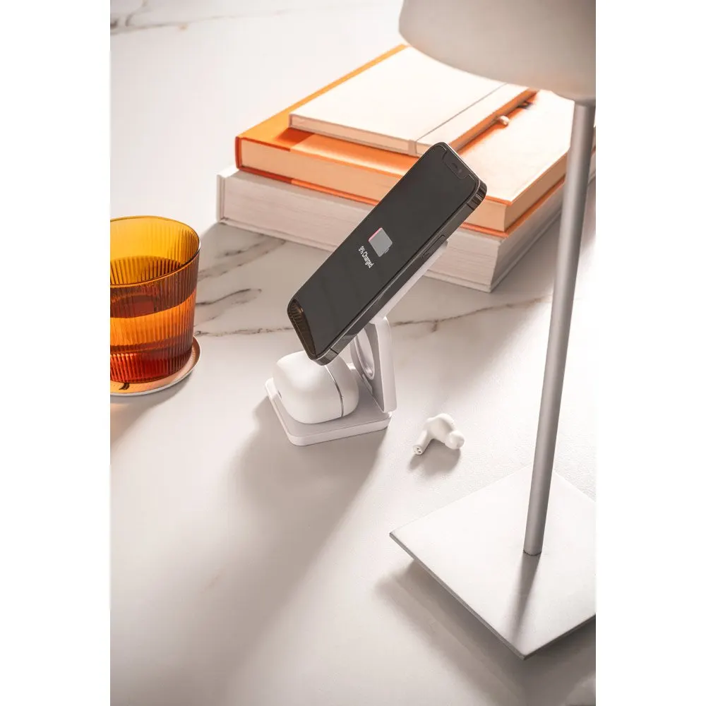 Carregador magnético wireless super-rápido dobrável em ABS 100% reciclado que permite carregar três dispositivos simultaneamente