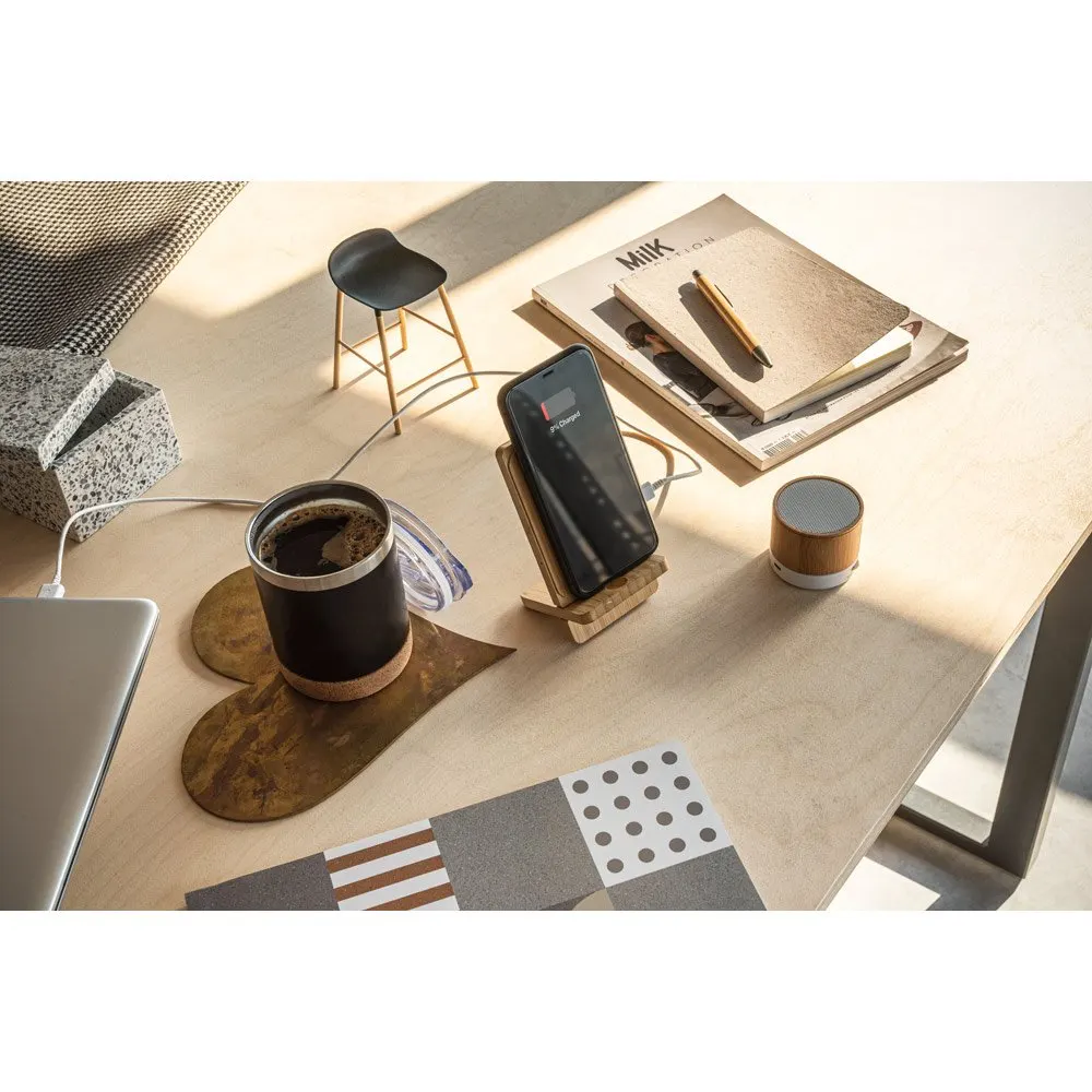 Carregador wireless super-rápido e suporte em bambu para smartphone 15 W