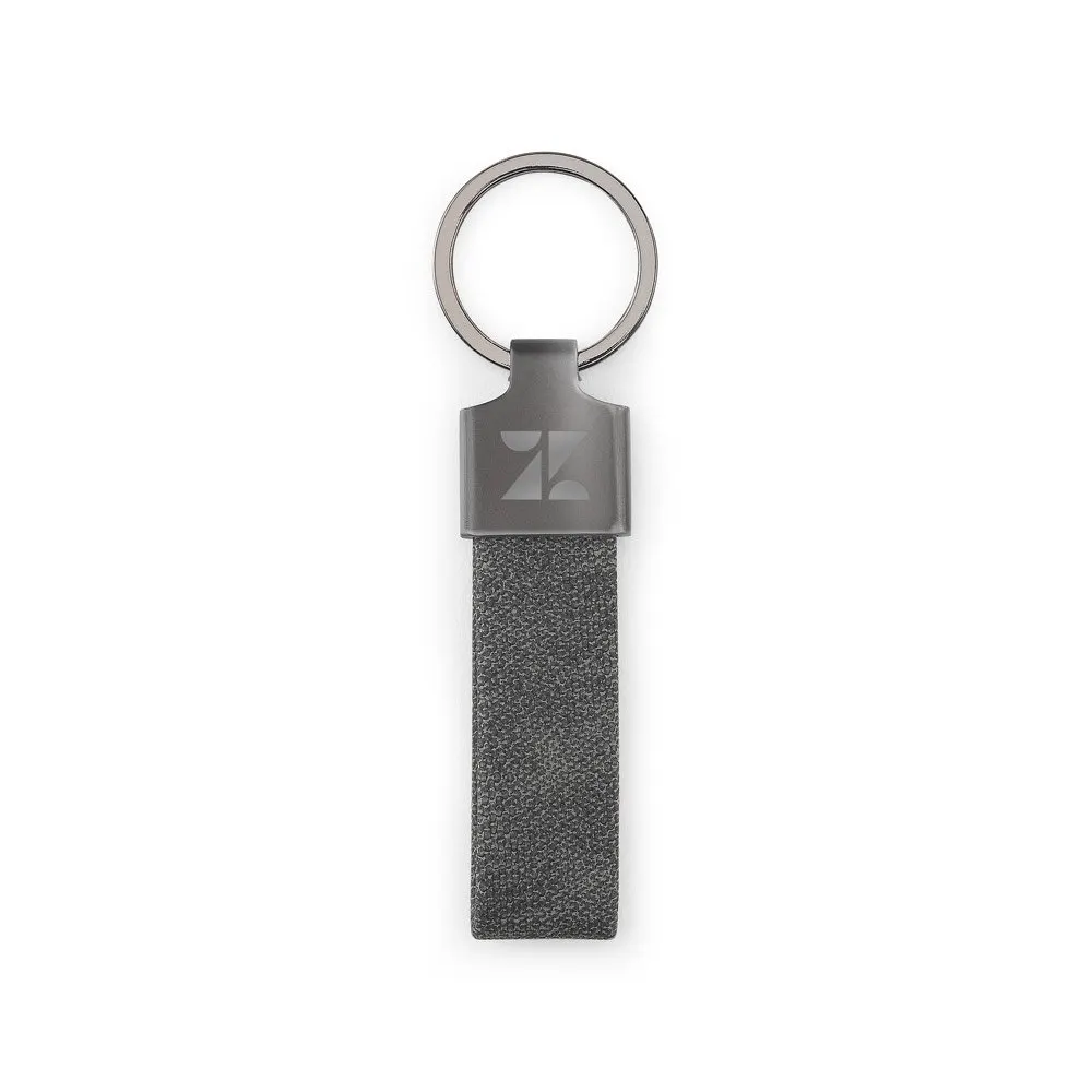 Conjunto composto por um porta-cartões e chaveiro, ambos em metal e poliéster reciclado (30% rPET)
