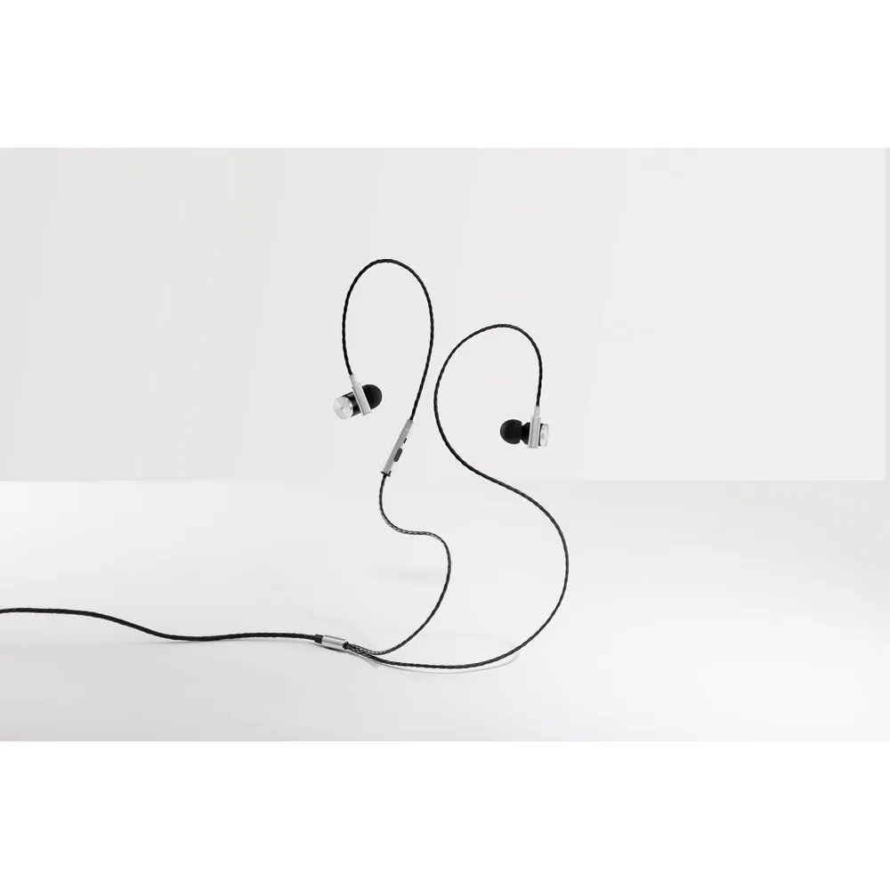 Fones de ouvido em metal e ABS