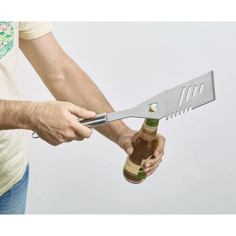 Kit churrasco em estojo de alumínio com luva de cozinha em poliéster e 6 utensílios em aço inox