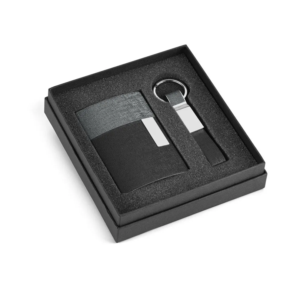 Kit de porta cartões e chaveiro em c.sintético e metal