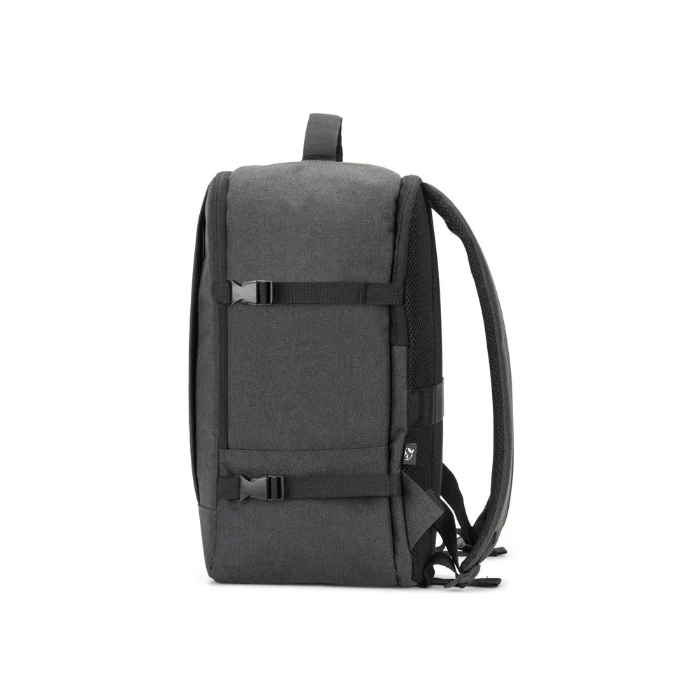 Mochila desenvolvida para cumprir as dimensões exigidas pelas companhias aéreas em poliéster reciclado 600D de alta densidade com acabamento repelente à água 20 L